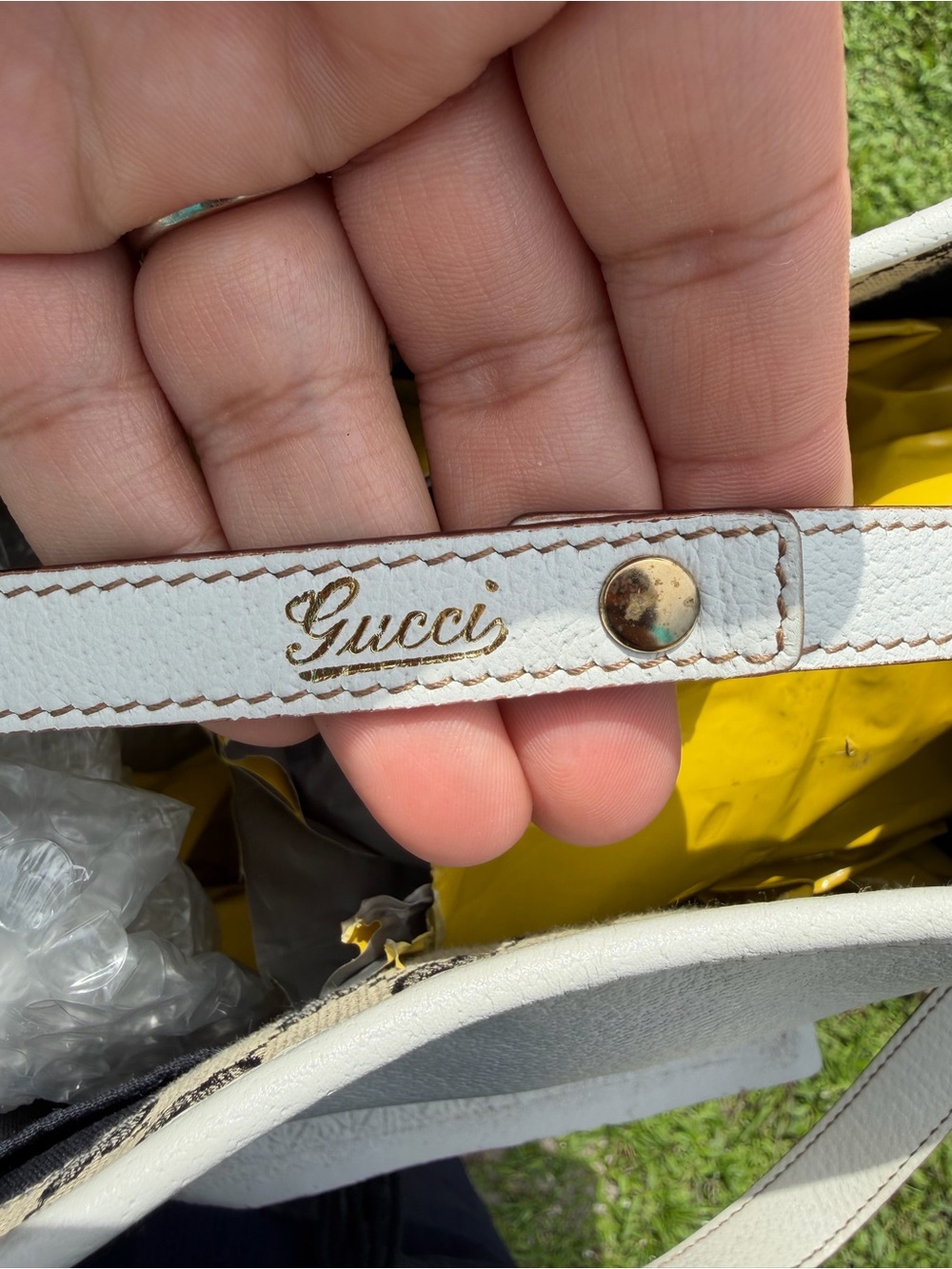 Gucci Cream Leather Shoulder Bag with Gold Hardware - Picture 10 of 14